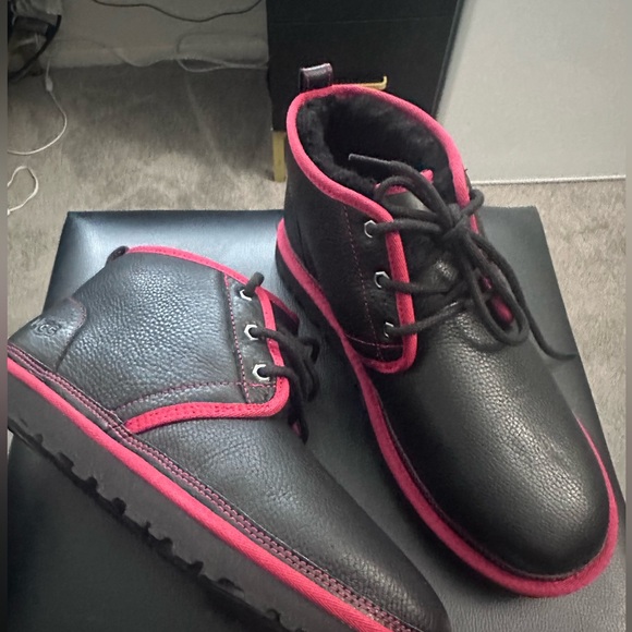 Ugg Boots Size 11 - Picture 3 of 3